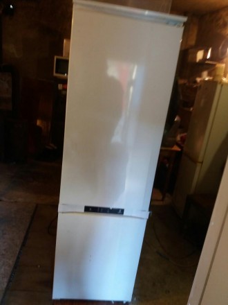 Двухкамерный очень тихий и экономный встраиваемый холодильник капельного типа .L. . фото 2
