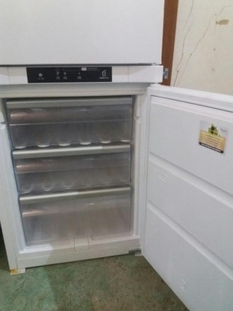 Двухкамерный очень тихий и экономный встраиваемый холодильник капельного типа .L. . фото 4
