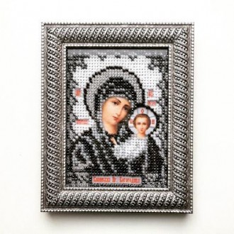 Икона КАЗАНСКОЙ Божией Матери вышитая чешским бисером и оформленная в багетной м. . фото 2
