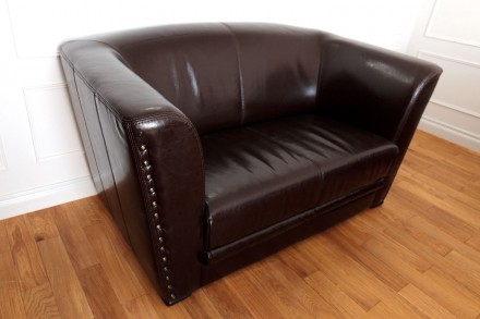 Кожаный диван для комфортного размещения 2-ух человек, к нему  кресло, идеально . . фото 2