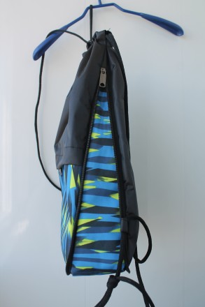 Яркий рюкзак для сменки с разноцветным принтом.
Характеристика: 
Качественная . . фото 5