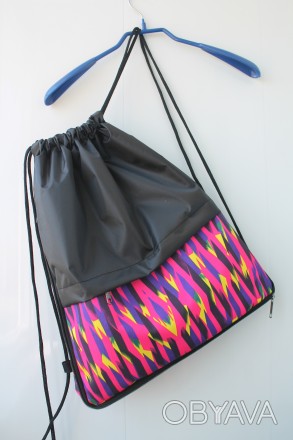 Яркий рюкзак для сменки с разноцветным принтом.
Характеристика: 
Качественная . . фото 1