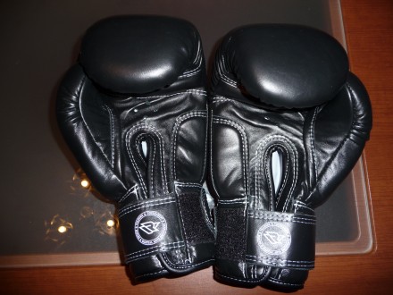 Боксерские перчатки винил это бюджетная серия тренировочных перчаток высокого ка. . фото 9