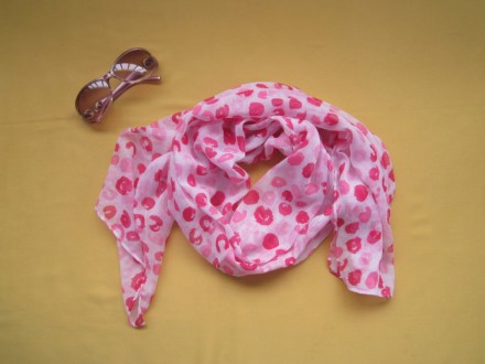 Новый красивенный яркий нежный шарфик,Сток.
Высота шарфа 52,5 см.
Длина шарфа . . фото 2