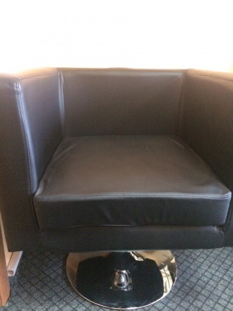 Кресло барное Марс, материал - кожзам черного цвета. Широкое удобное сиденье, с . . фото 3