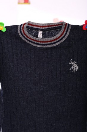 Свитер поло для мальчика вязанный
Вязанный свитер для мальчика со светлыми принт. . фото 3