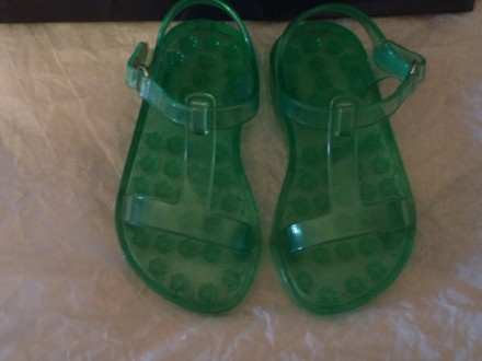 босоножки новые фирма Gap зеленого цвета длина ножки 14см силиконовые с запахом . . фото 3