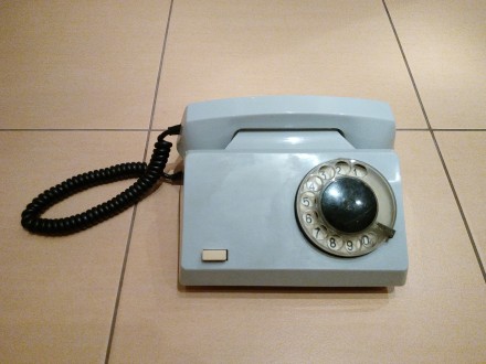 Телефонний стаціонарний апарат з кнопкою викл. мікрофона (в-во СРСР, 1982р.). . фото 2