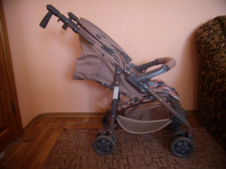 Коляска была в использовании в одного ребенка пару месяцев...
Удобная коляска D. . фото 6