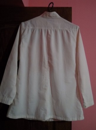Пиджак легкий женский белый, выглядит как рубашка. В очень хорошем состоянии. За. . фото 7