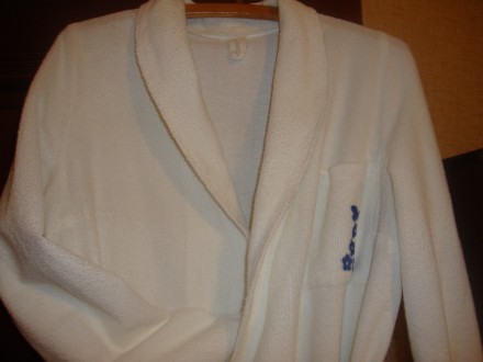 Продам женский махровый халат (ткань средней толщины),белого цвета, новый (высти. . фото 4