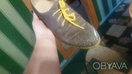 Стильная обувь на ярко желтой подошве. Передники очень блестят. Совершенно новые. . фото 1