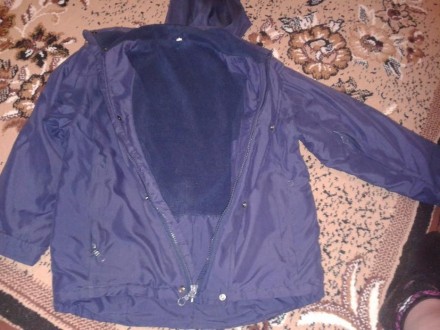 Продаю детскую темно-синюю демисезонную курточку на рост 134-140 размет 34 (8-10. . фото 2