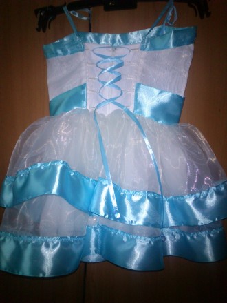 Новогоднее  детское платье белое с голубой лентой.. . фото 3