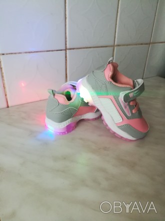 Детские кроссовки со светящейся подошвой бренда BBT для девочек. Кожаная стелька. . фото 1