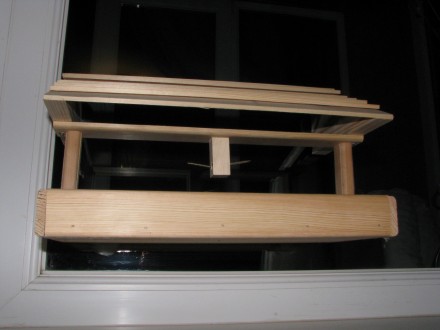 Кормушка для птиц - крепление к стеклу с помощью 4х присосок (диаметр 5 см).
Кр. . фото 9