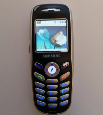 Продам мобильные телефоны Samsung:
- коллекционерам - Samsung  X-100. Стильный . . фото 4