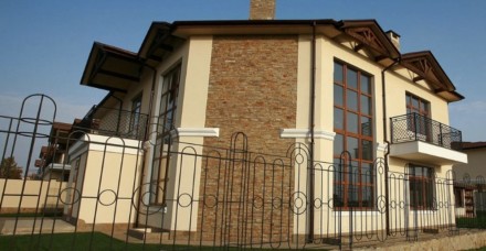 Продам дом в Совиньоне, на участке 10 соток, площадью 300 м2. 
Дизайн и ремонт д. Киевский. фото 2