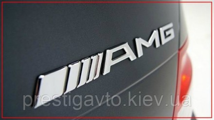 Шильдик - надпись AMG на Mercedes-Benz.
 
Тюнинг автомобиля трудно представить б. . фото 2