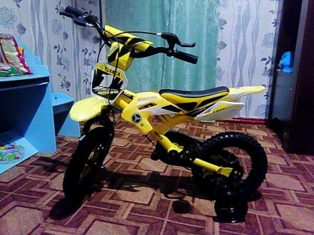 Детский велосипед motobike "YUANDA" имеет дизайн настоящего кроссового мотоцикла. . фото 3
