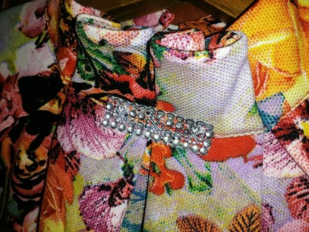 Нарядная блуза с цветочным принтом; одевалась всего раз, поэтому состояние очень. . фото 4
