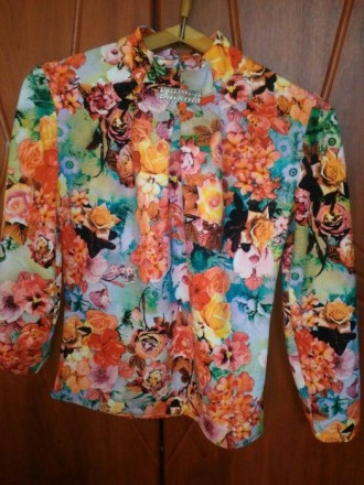 Нарядная блуза с цветочным принтом; одевалась всего раз, поэтому состояние очень. . фото 3