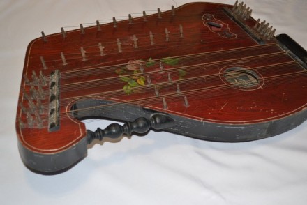Инструмент типа: Скрипка-цитра
Модель: Nr. 903125 Скрипка-Цитра
Происхождение:. . фото 2