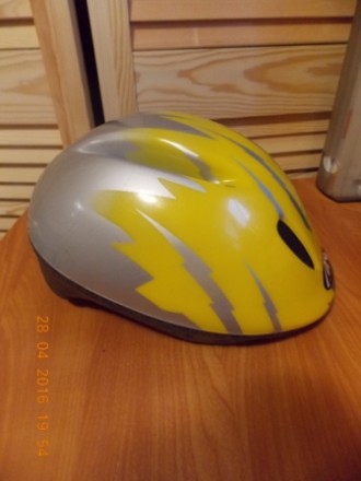 Желтый Немецкий Шлем (Велосипед,Ролики,скейт)р-р52-58.Гернмания-150грн.б\у состо. . фото 3