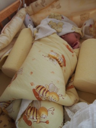 Очень удобна форма подушки, позволит без проблем расположить малыша на мягкой ро. . фото 5