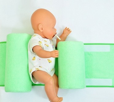 Очень удобна форма подушки, позволит без проблем расположить малыша на мягкой ро. . фото 3