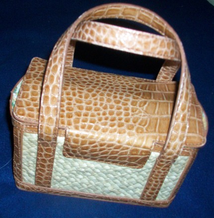 Оригинальная сумочка-косметичка Liz Claiborne, хорошее качество известного бренд. . фото 3