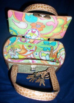 Оригинальная сумочка-косметичка Liz Claiborne, хорошее качество известного бренд. . фото 4