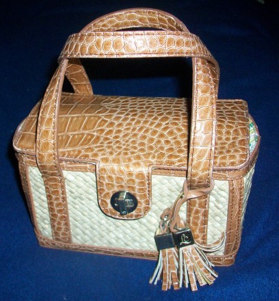 Оригинальная сумочка-косметичка Liz Claiborne, хорошее качество известного бренд. . фото 2