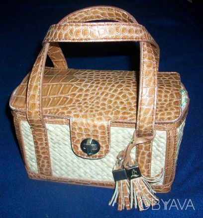 Оригинальная сумочка-косметичка Liz Claiborne, хорошее качество известного бренд. . фото 1