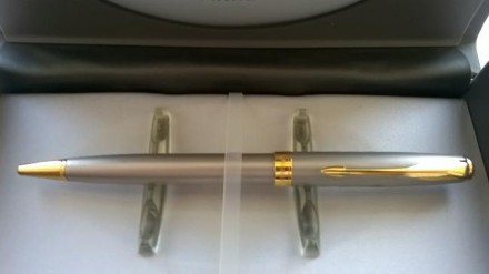 Продам оригинальную ручку Parker Sonnet Stainless Steel Gt
Бренд: Parker
Фабри. . фото 5