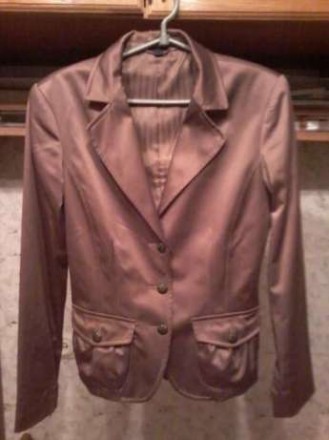 Шикарный пиджак ,б/у, в отличном состоянии.Состав ткани -54% полиестр,43% коттон. . фото 3