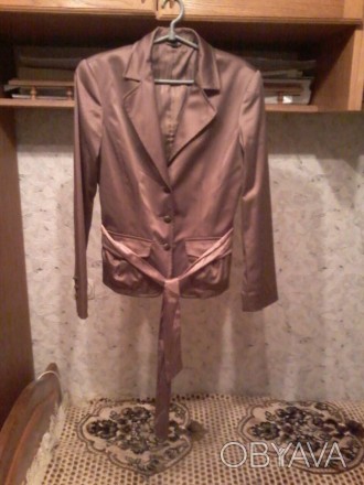 Шикарный пиджак ,б/у, в отличном состоянии.Состав ткани -54% полиестр,43% коттон. . фото 1