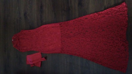 Платье нарядное , выпускное ярко красный цвет, размер S сзади на молнии выше кол. . фото 4