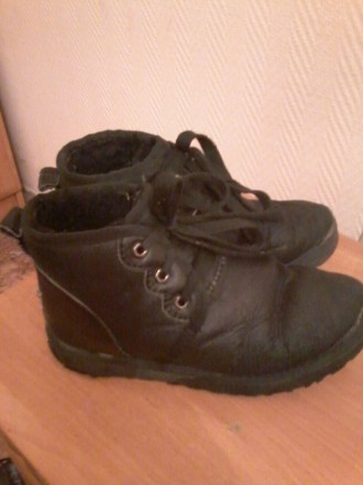 Ботинки-угги, б/у,зима, черные на шнурках,размер 40,состояние  удовлетворительно. . фото 6