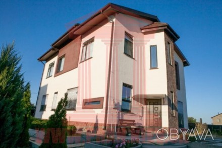 Монолитный дом в тихом районе г. Борисполь общей площадью 214 кв.м., кухня-студи. . фото 1