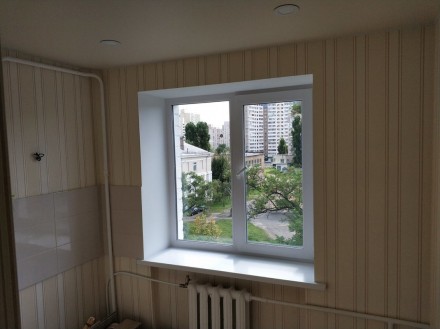Квартира светлая и уютная. Балкон застеклен, с/у совмещённый, отделка стен- обои. . фото 6
