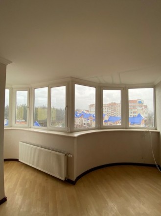 Продаж 4-кімнатної великогабаритної квартири на Поділлі з євроремонтом 
Простора. . фото 3