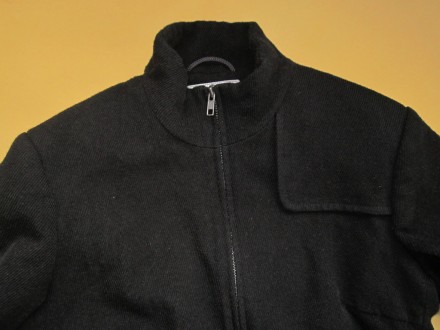 Качественная удобная куртка полупальто насыщенного чёрного цвета из шерсти, Hirs. . фото 6
