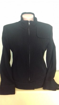 Качественная удобная куртка полупальто насыщенного чёрного цвета из шерсти, Hirs. . фото 7