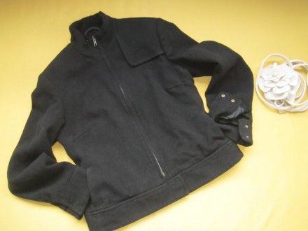 Качественная удобная куртка полупальто насыщенного чёрного цвета из шерсти, Hirs. . фото 2