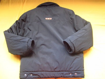 Очень тёплая курточка на зиму в отличном состоянии. Цвет-насыщенный чёрный. ПОГ . . фото 7