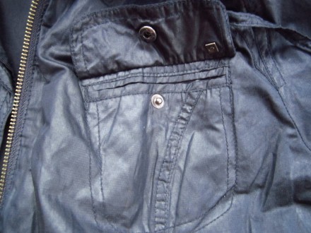 Стильная фирменная женская курточка насыщенного чёрного цвета.С середины на тали. . фото 8