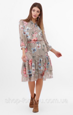 Свободное платье из шифона в цветочек с воланами по низу и рукавами 3/4
- Произв. . фото 2