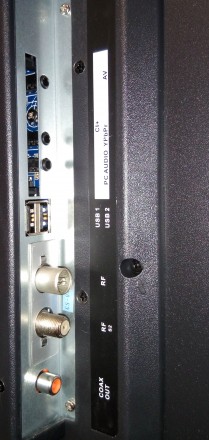 Телевизор 40 JTC фирма производитель Германия 2016 г.

Т2 встроен.
 2 USB
 3. . фото 4