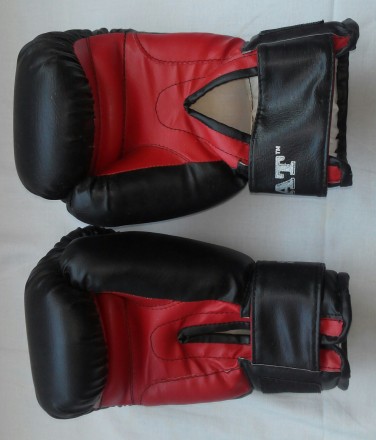 Продам практически новые боксёрские перчатки "СЕНАТ" в отличном состоянии, цвет . . фото 5